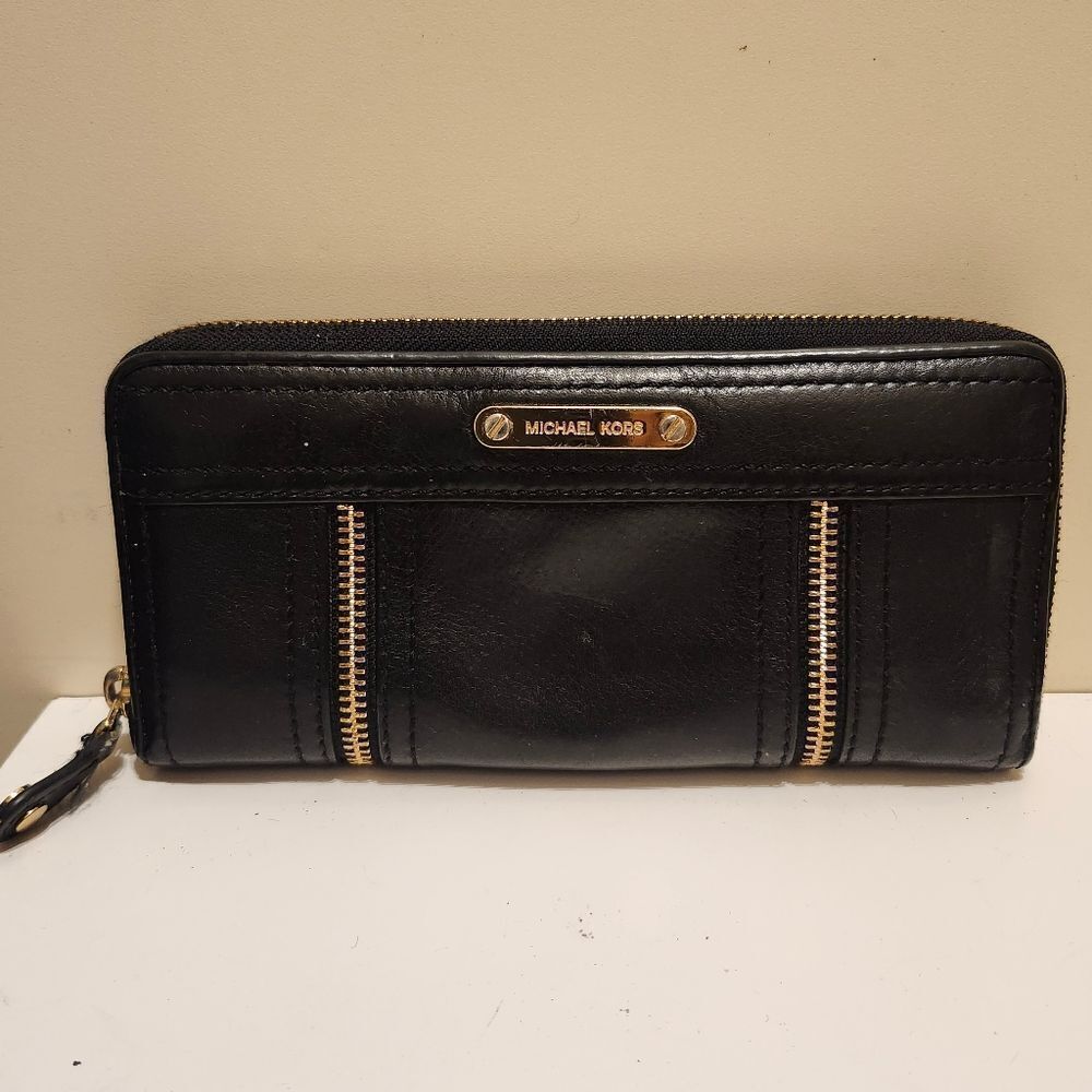Michael Kors "Moxley" Black Nappa Leather/Gold Zip Clutch/Wallet Ret.$160 EUC